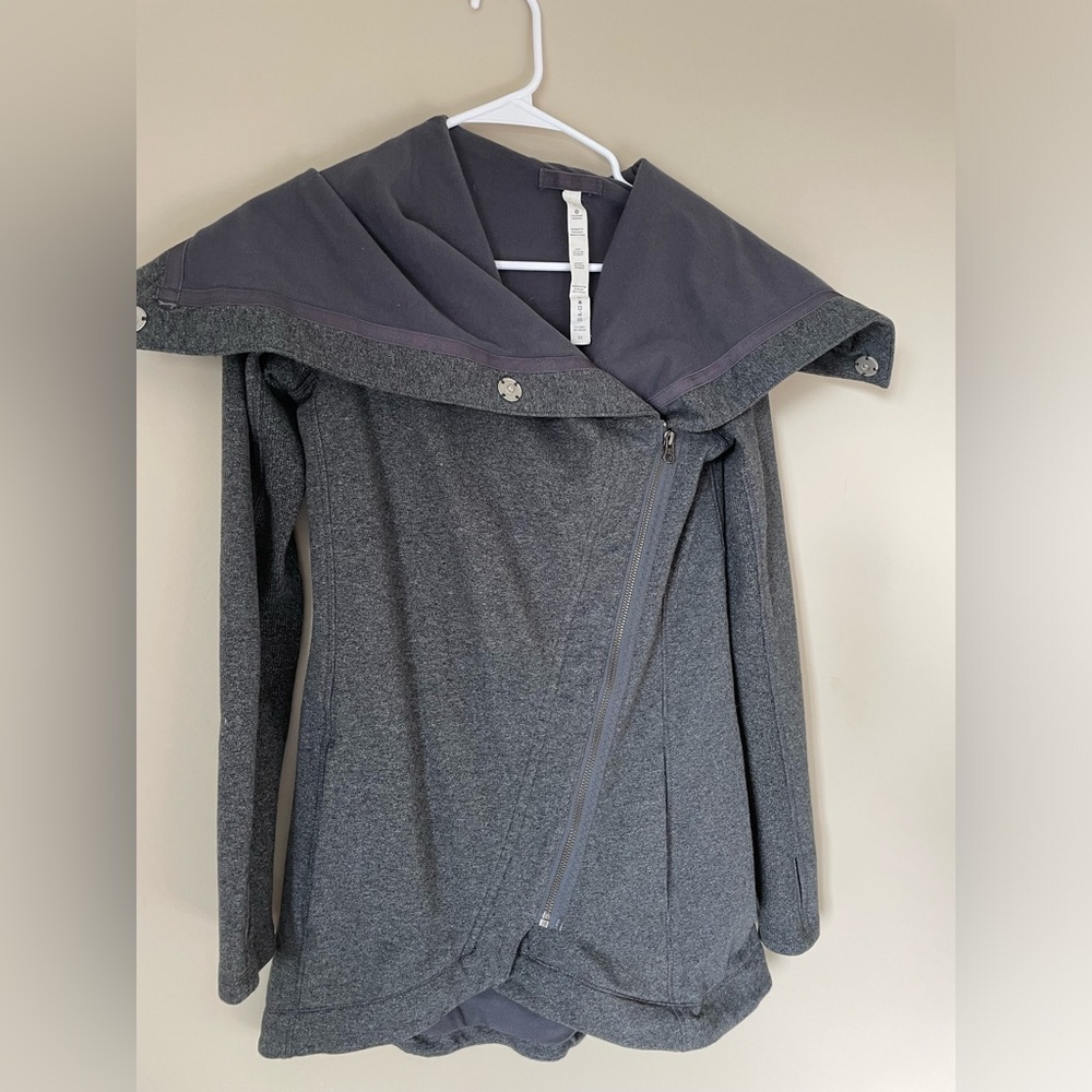 Lululemon That's a Wrap asymmetrical zip sweatshirt grey size 2 NWOT - Picture 5 of 5